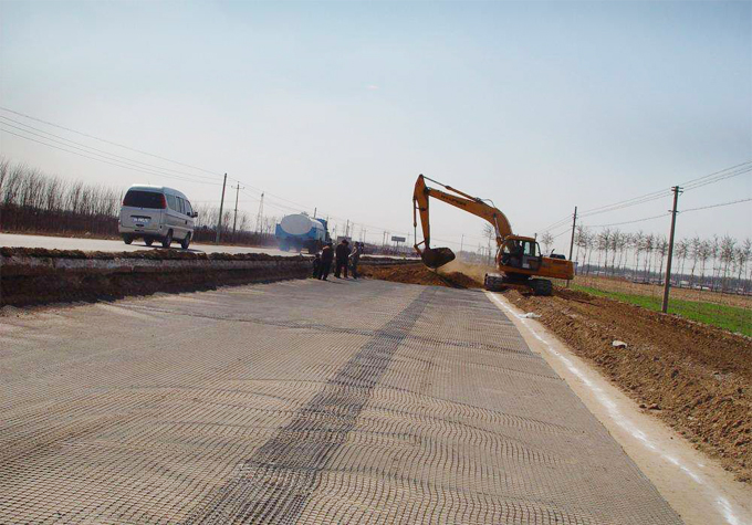 鋼塑土工格柵應(yīng)用于瀝青混凝土道路拓寬